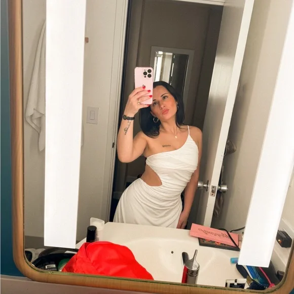 Long white backless dress - Picture 4 of 4